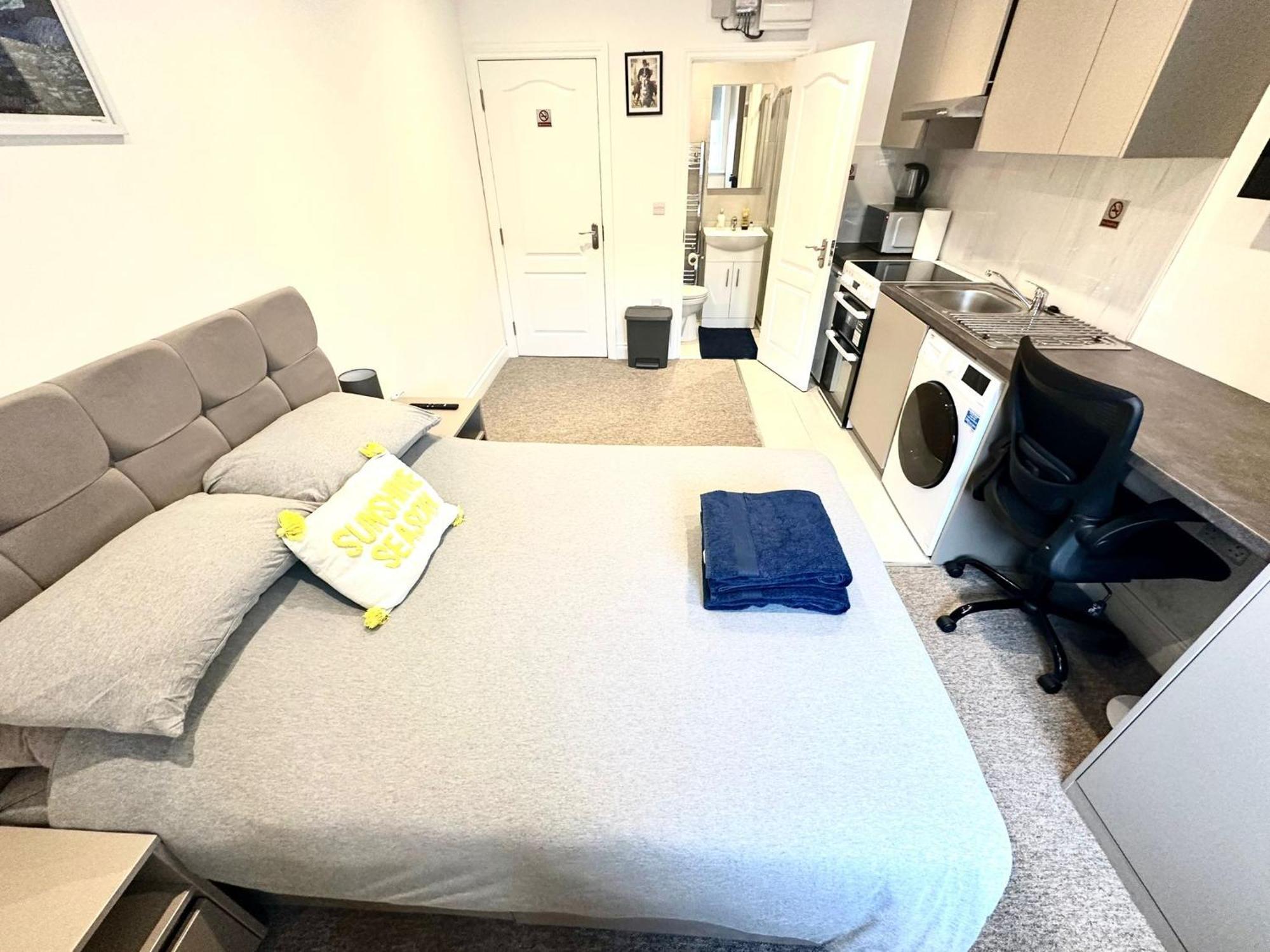 Bright Modern, Private Apartment,15 Mins To Central London เฮนดอน ภายนอก รูปภาพ