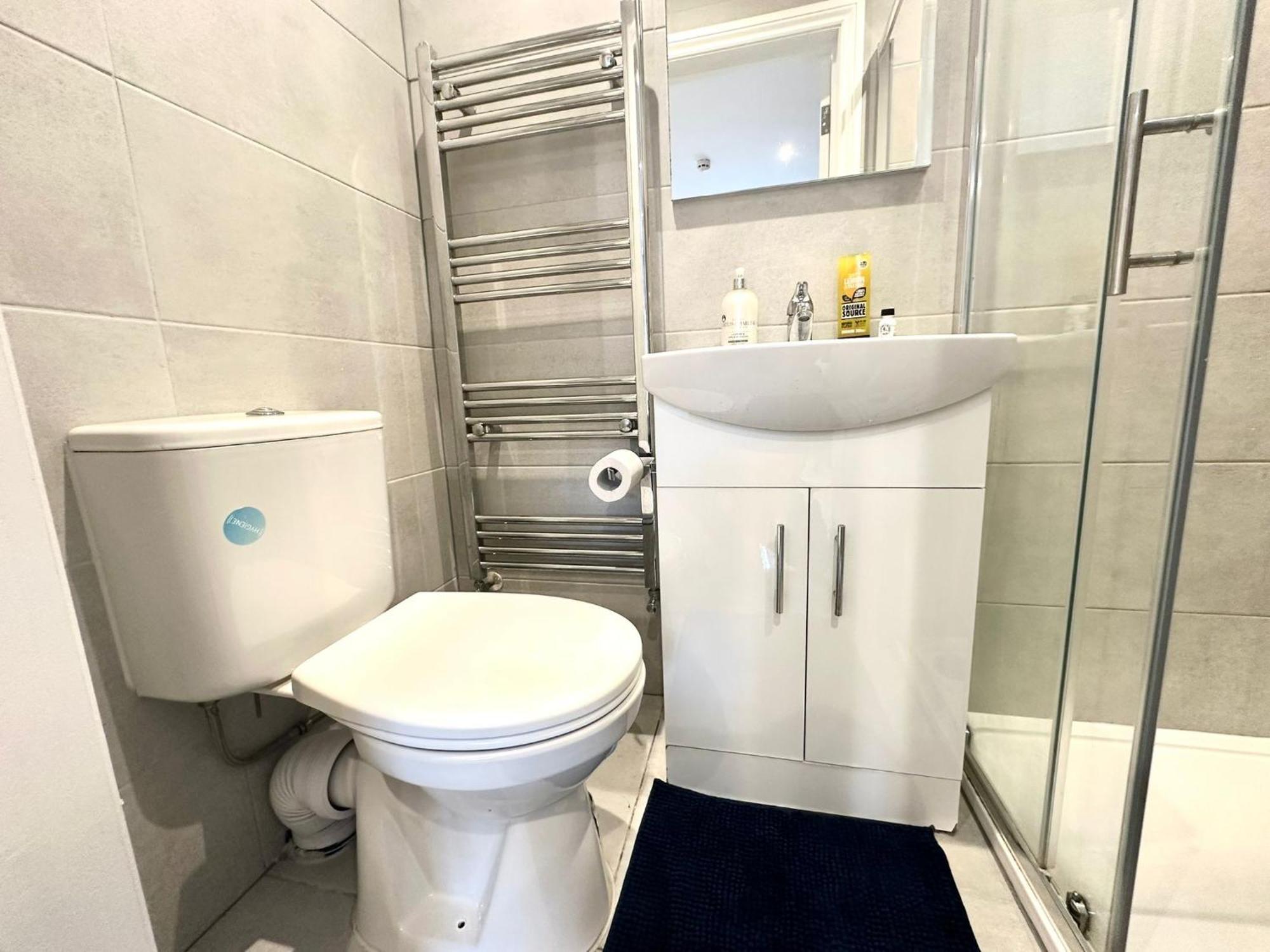 Bright Modern, Private Apartment,15 Mins To Central London เฮนดอน ภายนอก รูปภาพ