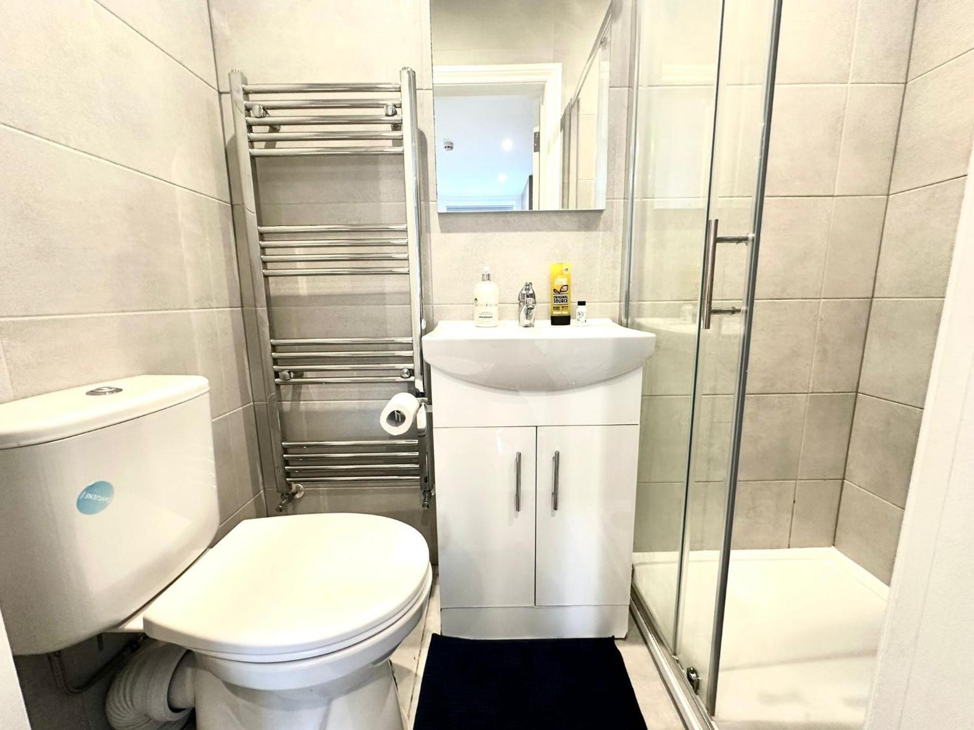 Bright Modern, Private Apartment,15 Mins To Central London เฮนดอน ภายนอก รูปภาพ